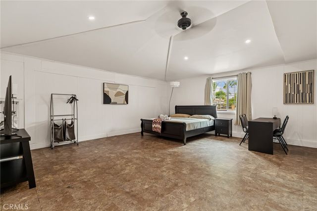 913 S Laurel, Santa Ana, CA 92704