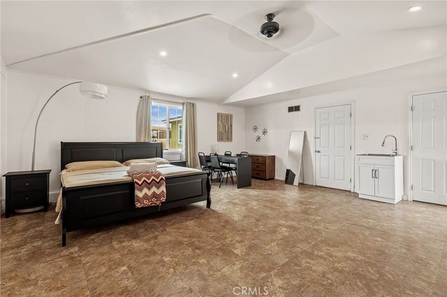 913 S Laurel, Santa Ana, CA 92704
