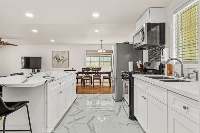 913 S Laurel, Santa Ana, CA 92704