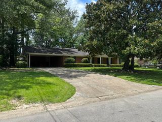 605 Woodland Hills, Hattiesburg, MS 39402