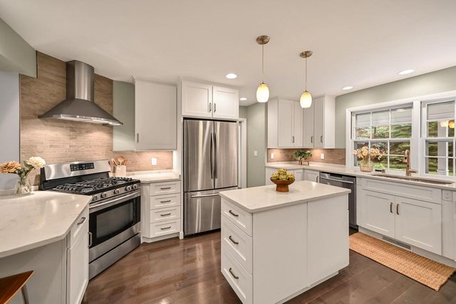 7408 N Seneca ROAD, Fox Point, WI 53217