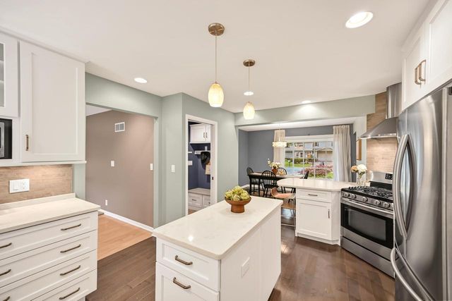 7408 N Seneca ROAD, Fox Point, WI 53217