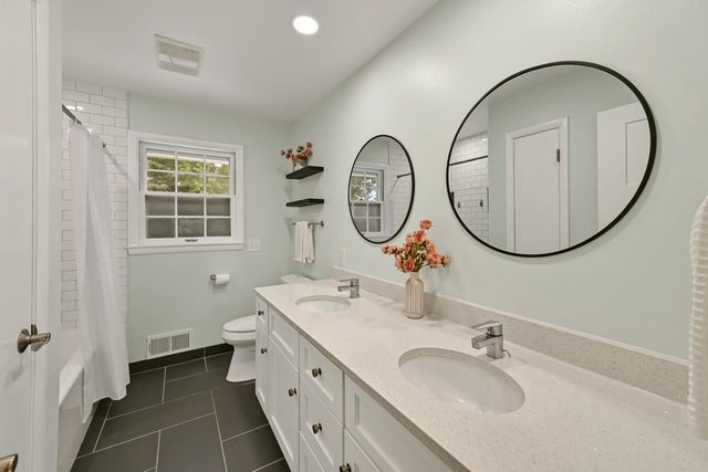 7408 N Seneca ROAD, Fox Point, WI 53217