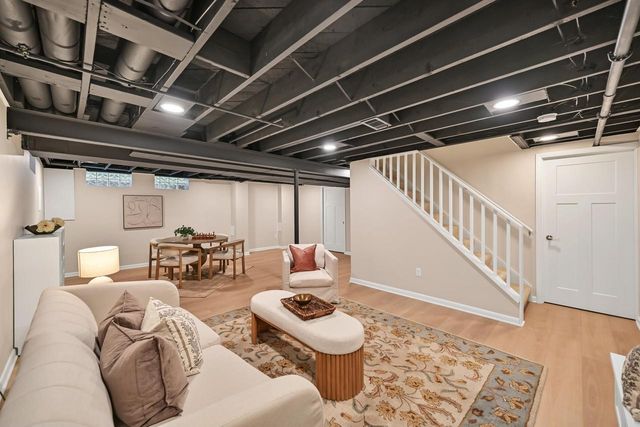 7408 N Seneca ROAD, Fox Point, WI 53217
