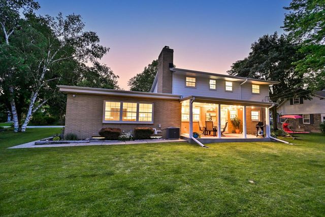 7408 N Seneca ROAD, Fox Point, WI 53217