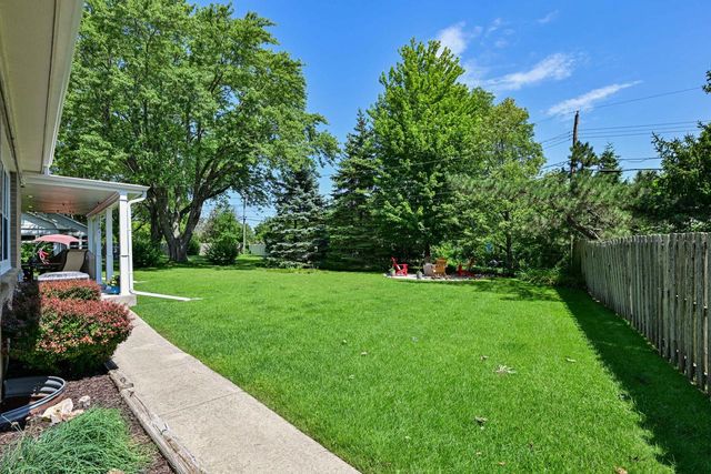 7408 N Seneca ROAD, Fox Point, WI 53217