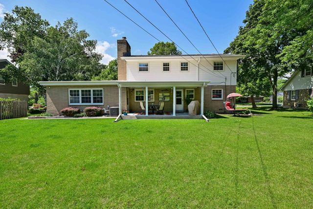 7408 N Seneca ROAD, Fox Point, WI 53217