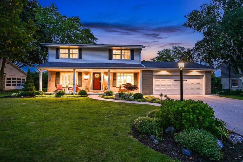 7408 N Seneca ROAD, Fox Point, WI 53217