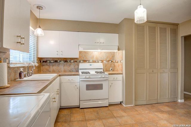 5911 Shoreview PL, San Antonio, TX 78242