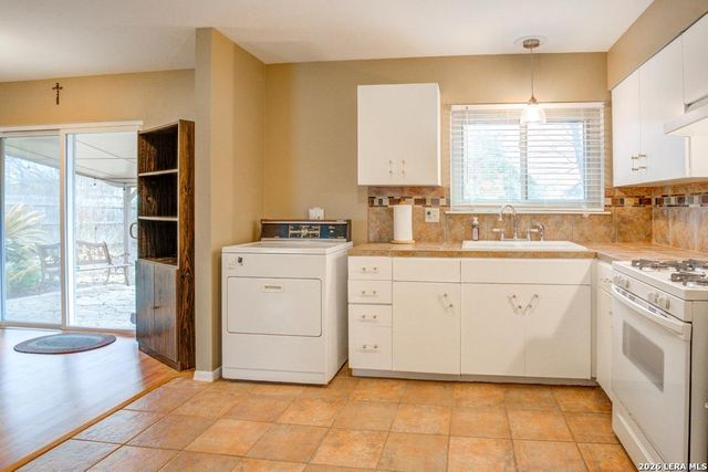 5911 Shoreview PL, San Antonio, TX 78242