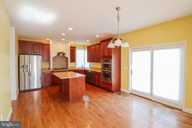 2730 WOODSPRING DR, York, PA 17402
