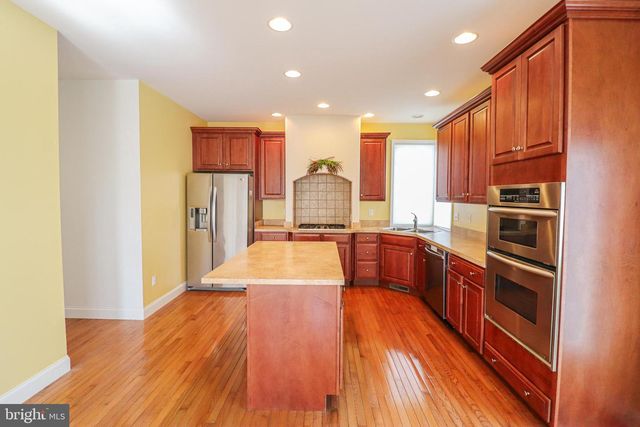 2730 WOODSPRING DR, York, PA 17402
