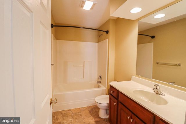 2730 WOODSPRING DR, York, PA 17402