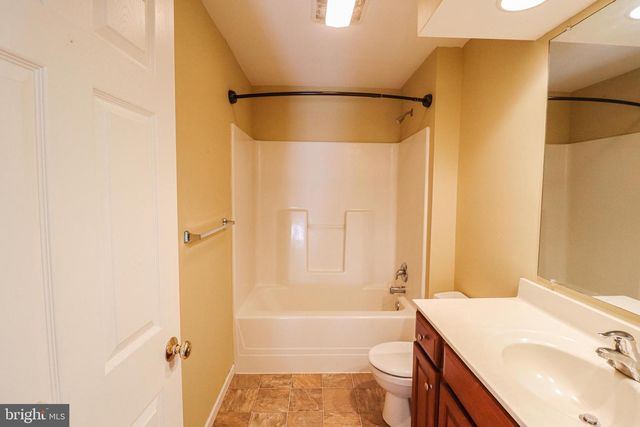 2730 WOODSPRING DR, York, PA 17402