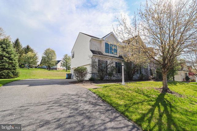 2730 WOODSPRING DR, York, PA 17402
