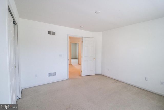 2730 WOODSPRING DR, York, PA 17402