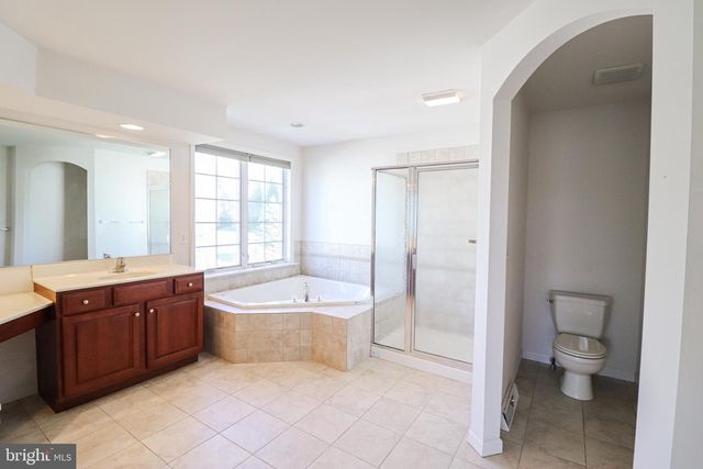 2730 WOODSPRING DR, York, PA 17402