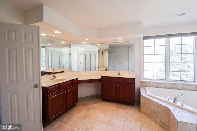2730 WOODSPRING DR, York, PA 17402