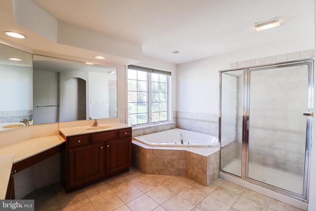 2730 WOODSPRING DR, York, PA 17402