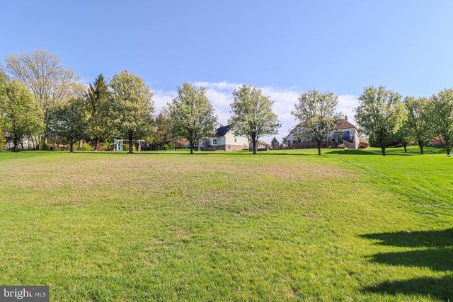 2730 WOODSPRING DR, York, PA 17402
