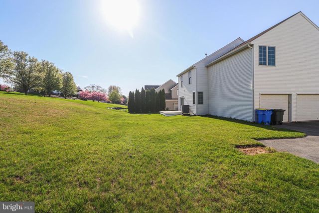 2730 WOODSPRING DR, York, PA 17402