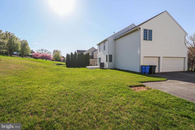 2730 WOODSPRING DR, York, PA 17402