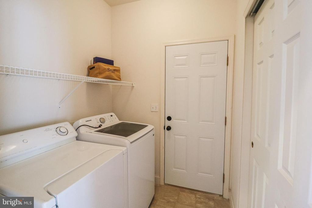 Image 16 of property listing at 2730 WOODSPRING DR, York, PA 17402