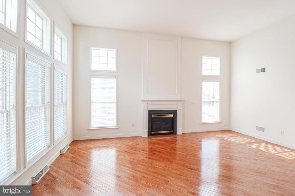 Image 17 of property listing at 2730 WOODSPRING DR, York, PA 17402