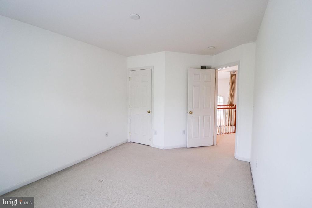 Image 30 of property listing at 2730 WOODSPRING DR, York, PA 17402