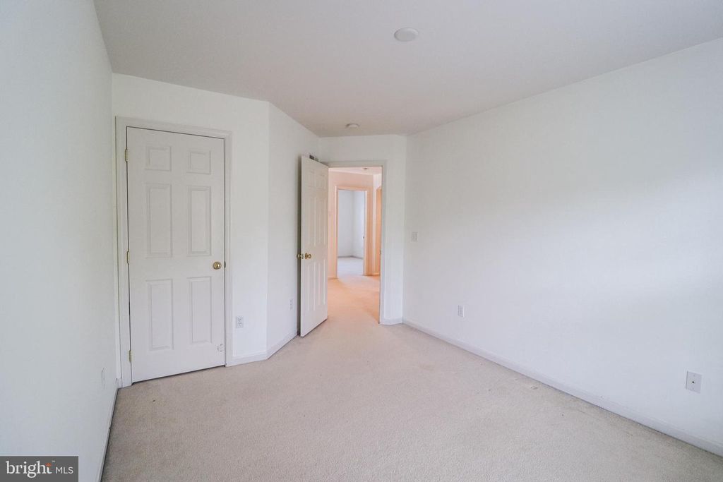 Image 31 of property listing at 2730 WOODSPRING DR, York, PA 17402