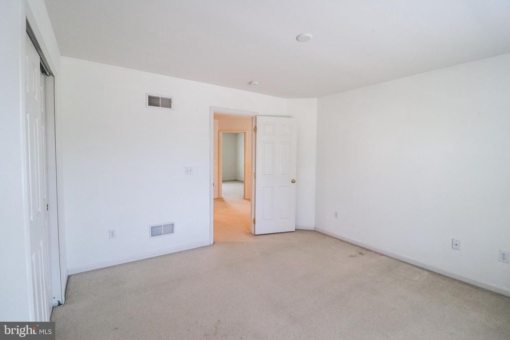 Image 37 of property listing at 2730 WOODSPRING DR, York, PA 17402