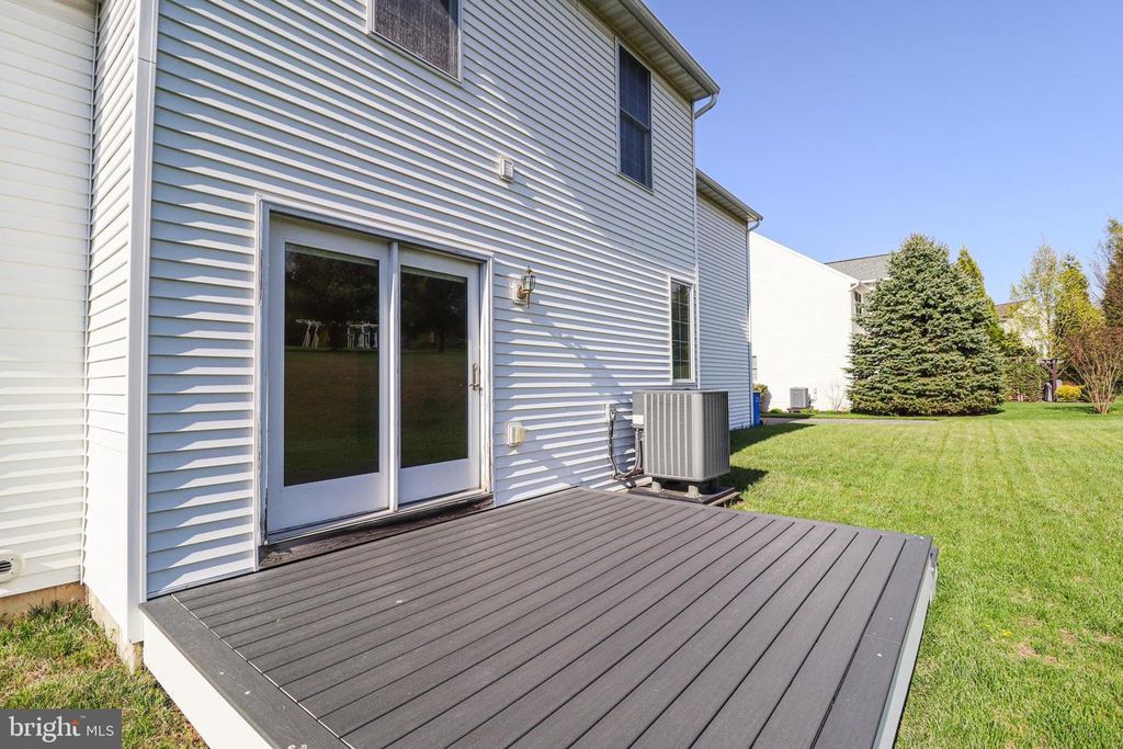 Image 52 of property listing at 2730 WOODSPRING DR, York, PA 17402