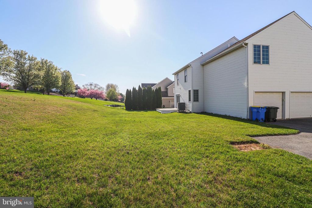 Image 61 of property listing at 2730 WOODSPRING DR, York, PA 17402