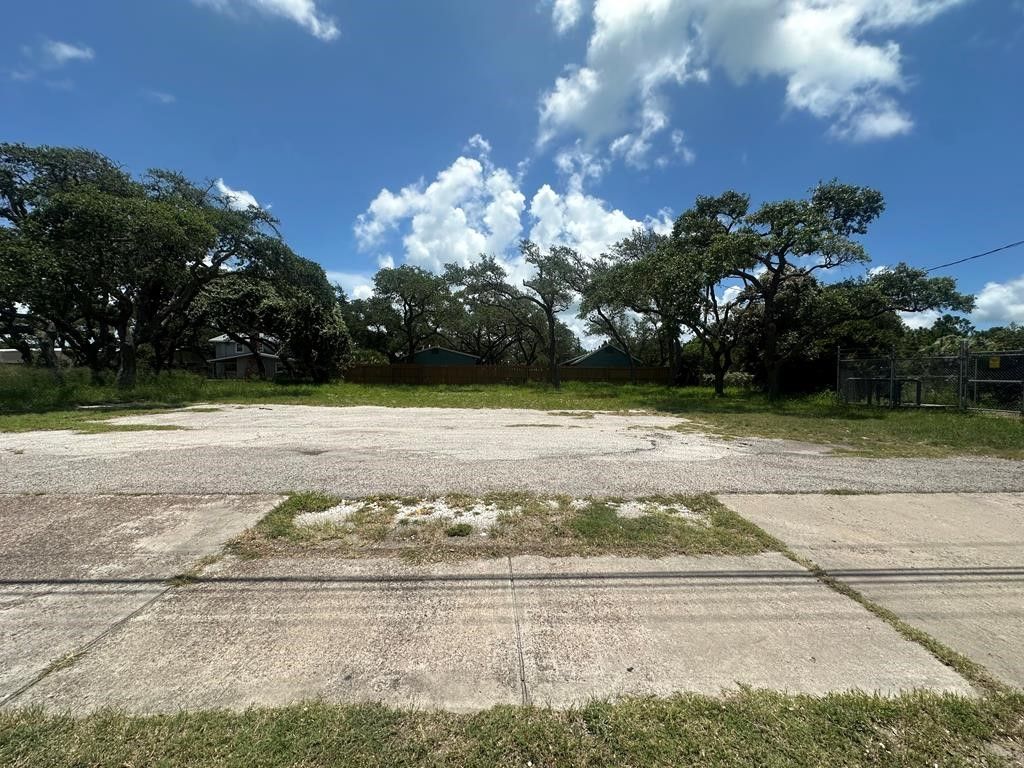 1502 Highway 35 N, Rockport, TX 78382 — exterior