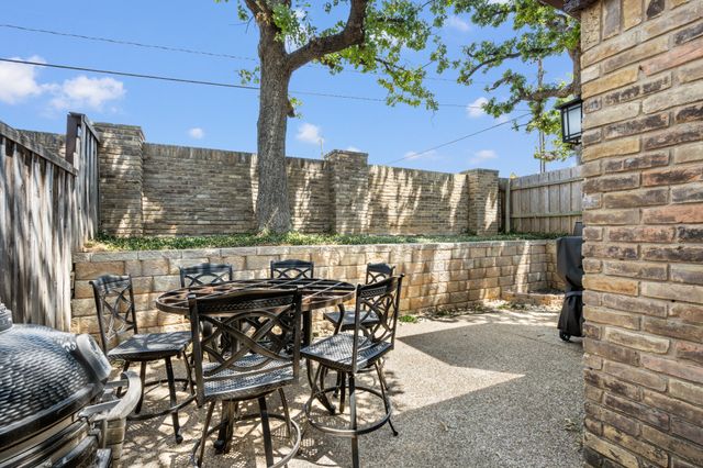 2781 Fairway Park Street, Grand Prairie, TX 75050
