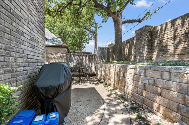 2781 Fairway Park Street, Grand Prairie, TX 75050