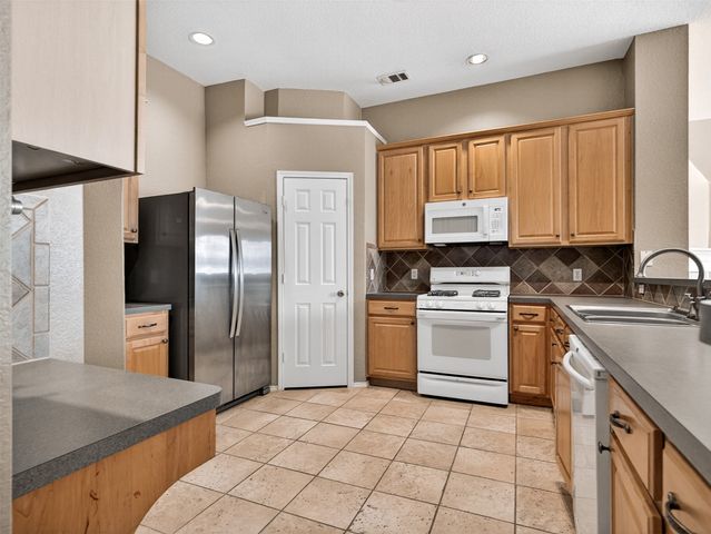 5549 Green Hollow Lane, The Colony, TX 75056