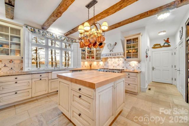 138 Indian Trace, Lake Toxaway, NC 28747