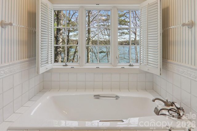138 Indian Trace, Lake Toxaway, NC 28747
