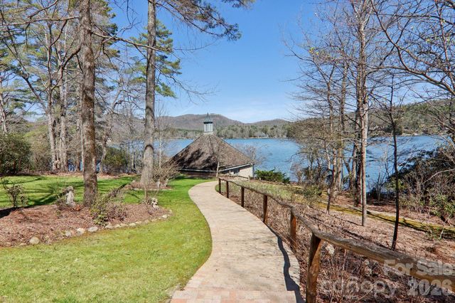138 Indian Trace, Lake Toxaway, NC 28747