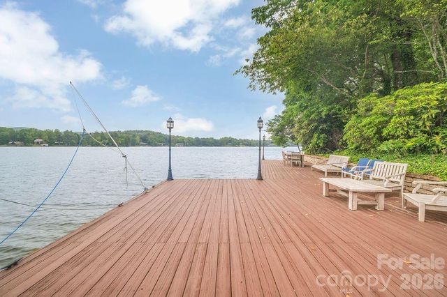 138 Indian Trace, Lake Toxaway, NC 28747