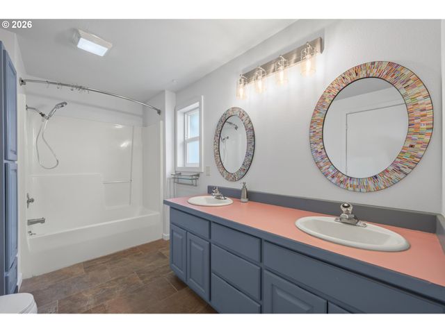 4470 ROYAL Ave, Eugene, OR 97402
