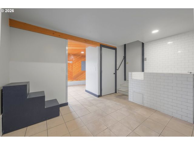 4470 ROYAL Ave, Eugene, OR 97402