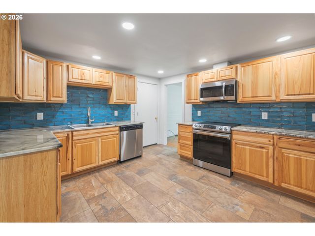 4470 ROYAL Ave, Eugene, OR 97402