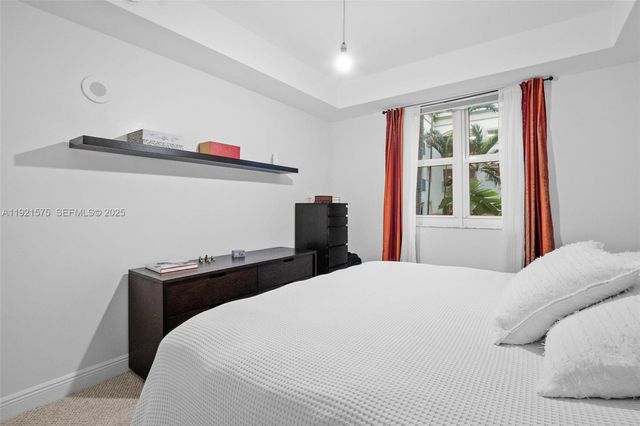 19900 E Country Club Dr 212, Aventura, FL 33180