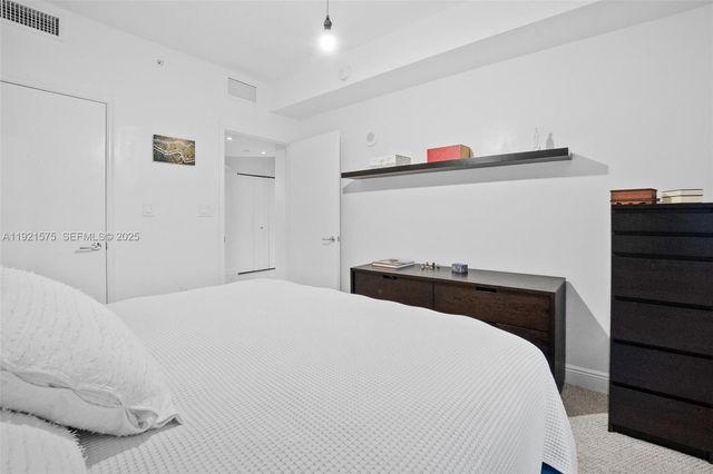 19900 E Country Club Dr 212, Aventura, FL 33180