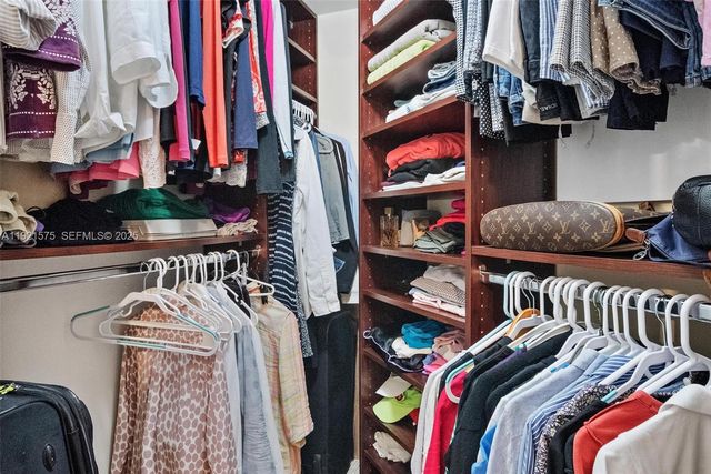 19900 E Country Club Dr 212, Aventura, FL 33180