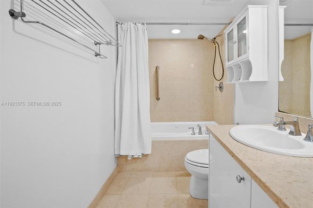 19900 E Country Club Dr 212, Aventura, FL 33180