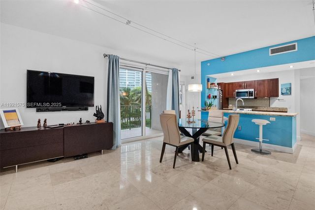 19900 E Country Club Dr 212, Aventura, FL 33180