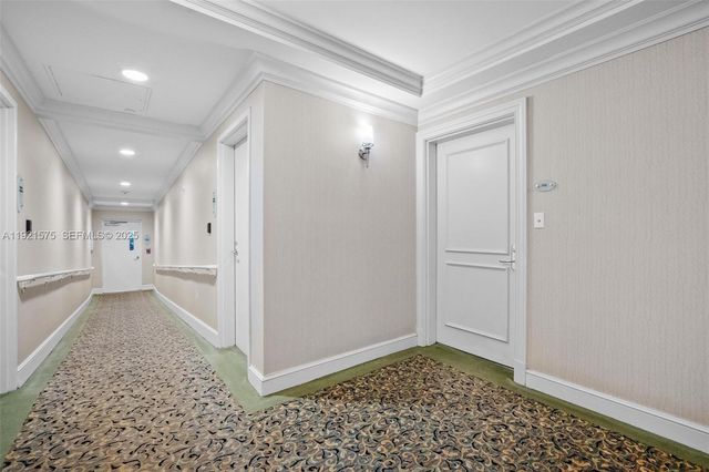 19900 E Country Club Dr 212, Aventura, FL 33180